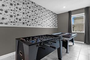 7 Bedrooms Storey Lake Resort Home