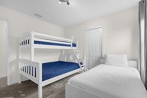 7 Bedrooms Storey Lake Resort Home