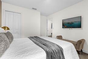 7 Bedrooms Storey Lake Resort Home