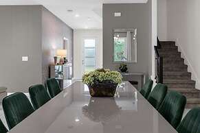 7 Bedrooms Storey Lake Resort Home