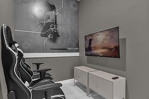 7 Bedrooms Storey Lake Resort Home