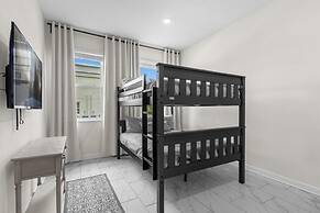 7 Bedrooms Storey Lake Resort Home