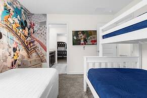 7 Bedrooms Storey Lake Resort Home