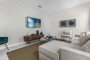 7 Bedrooms Storey Lake Resort Home