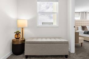 7 Bedrooms Storey Lake Resort Home