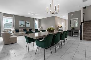 7 Bedrooms Storey Lake Resort Home