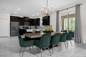 7 Bedrooms Storey Lake Resort Home