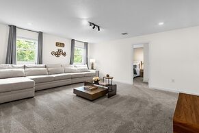 7 Bedrooms Storey Lake Resort Home