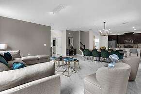 7 Bedrooms Storey Lake Resort Home