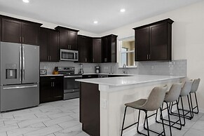 7 Bedrooms Storey Lake Resort Home