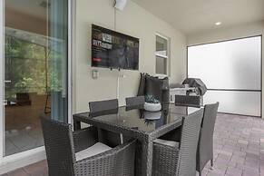 7 Bedrooms Storey Lake Resort Home