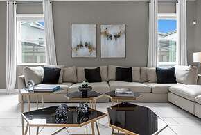 7 Bedrooms Storey Lake Resort Home