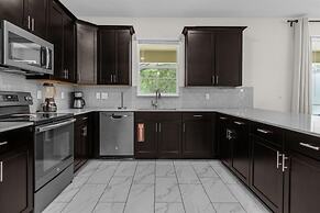 7 Bedrooms Storey Lake Resort Home