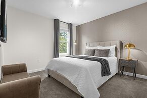 7 Bedrooms Storey Lake Resort Home