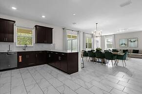 7 Bedrooms Storey Lake Resort Home