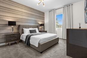 7 Bedrooms Storey Lake Resort Home