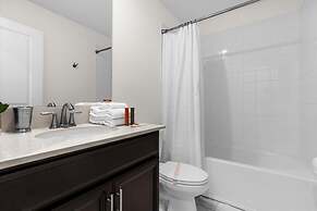 7 Bedrooms Storey Lake Resort Home