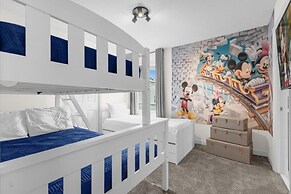 7 Bedrooms Storey Lake Resort Home