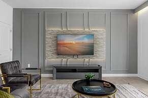 9 Bedroom Champions Gate Home by RedAwning