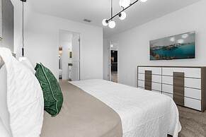 9 Bedroom Champions Gate Home by RedAwning