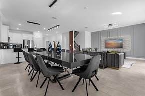 9 Bedroom Champions Gate Home by RedAwning