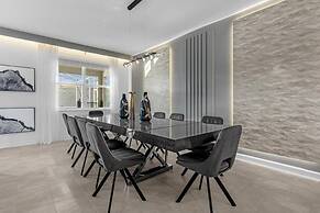 9 Bedroom Champions Gate Home by RedAwning