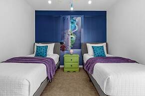 3 Bedrooms S / Lake Berkley Home by RedAwning