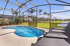 3 Bedrooms S / Lake Berkley Home by RedAwning