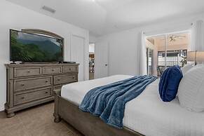 3 Bedrooms S / Lake Berkley Home by RedAwning