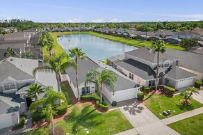 3 Bedrooms S / Lake Berkley Home by RedAwning