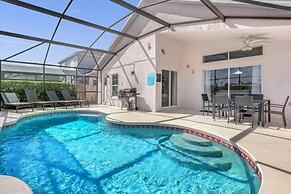 3 Bedrooms S / Lake Berkley Home by RedAwning