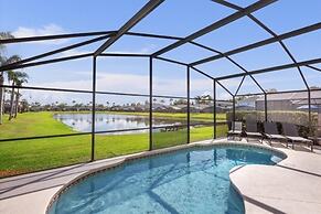 3 Bedrooms S / Lake Berkley Home by RedAwning