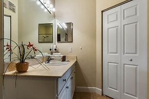 4 Bedrooms S / Lucaya Village Townhouse by RedAwning