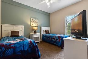 4 Bedrooms S / Lucaya Village Townhouse by RedAwning