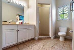 4 Bedrooms S / Lucaya Village Townhouse by RedAwning