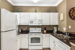 4 Bedrooms S / Lucaya Village Townhouse by RedAwning