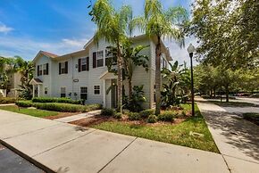 4 Bedrooms S / Lucaya Village Townhouse by RedAwning