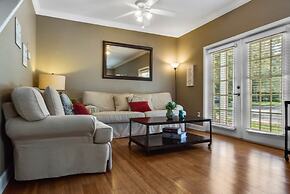 4 Bedrooms S / Lucaya Village Townhouse by RedAwning