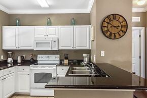 4 Bedrooms S / Lucaya Village Townhouse by RedAwning