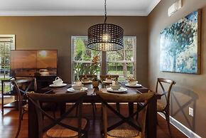 4 Bedrooms S / Lucaya Village Townhouse by RedAwning