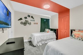 6 Bedrooms S / Storey Lake Home by RedAwning