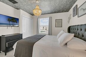 6 Bedrooms S / Storey Lake Home by RedAwning