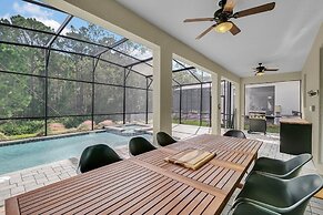 6 Bedrooms S / Storey Lake Home by RedAwning