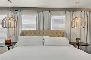 6 Bedrooms S / Storey Lake Home by RedAwning