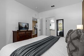 3 Bedrooms S / Lucaya Village Townhouse by RedAwning