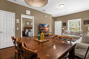 3 Bedrooms S / Lucaya Village Townhouse by RedAwning