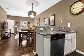 3 Bedrooms S / Lucaya Village Townhouse by RedAwning