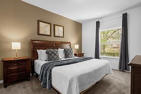 3 Bedrooms S / Lucaya Village Townhouse by RedAwning