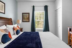 3 Bedrooms S / Lucaya Village Townhouse by RedAwning