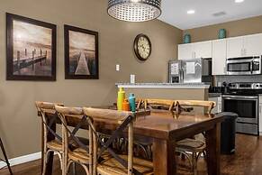 3 Bedrooms S / Lucaya Village Townhouse by RedAwning